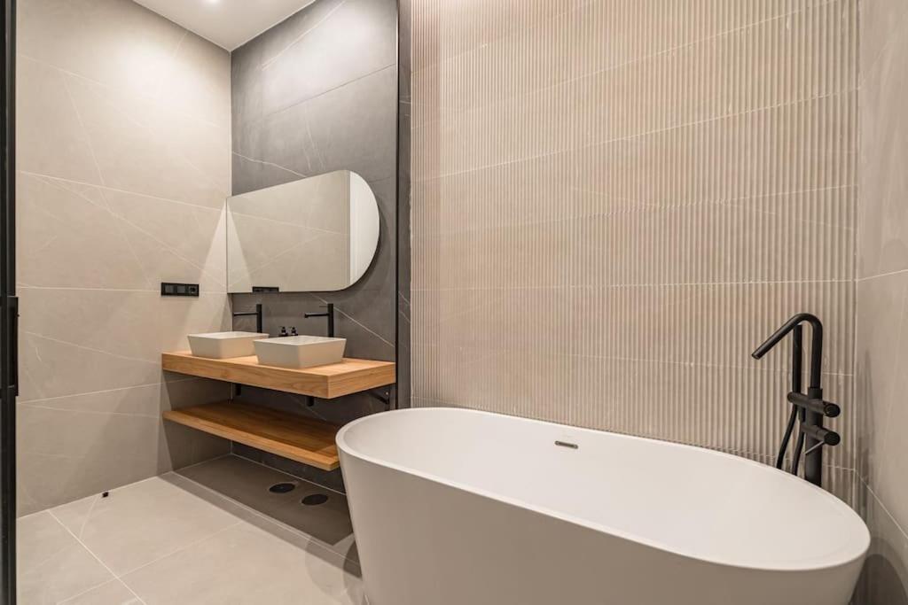 Centro XIII Calle De La Paz 2Br 2Bh Madrid Kültér fotó